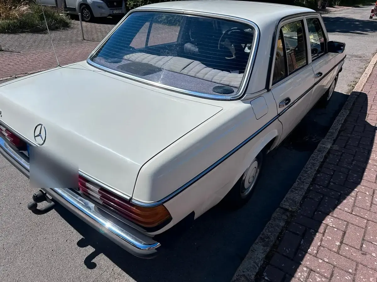 Gebraucht Mercedes 200 109 PS (80 kW) 1983 Weiß Limousine