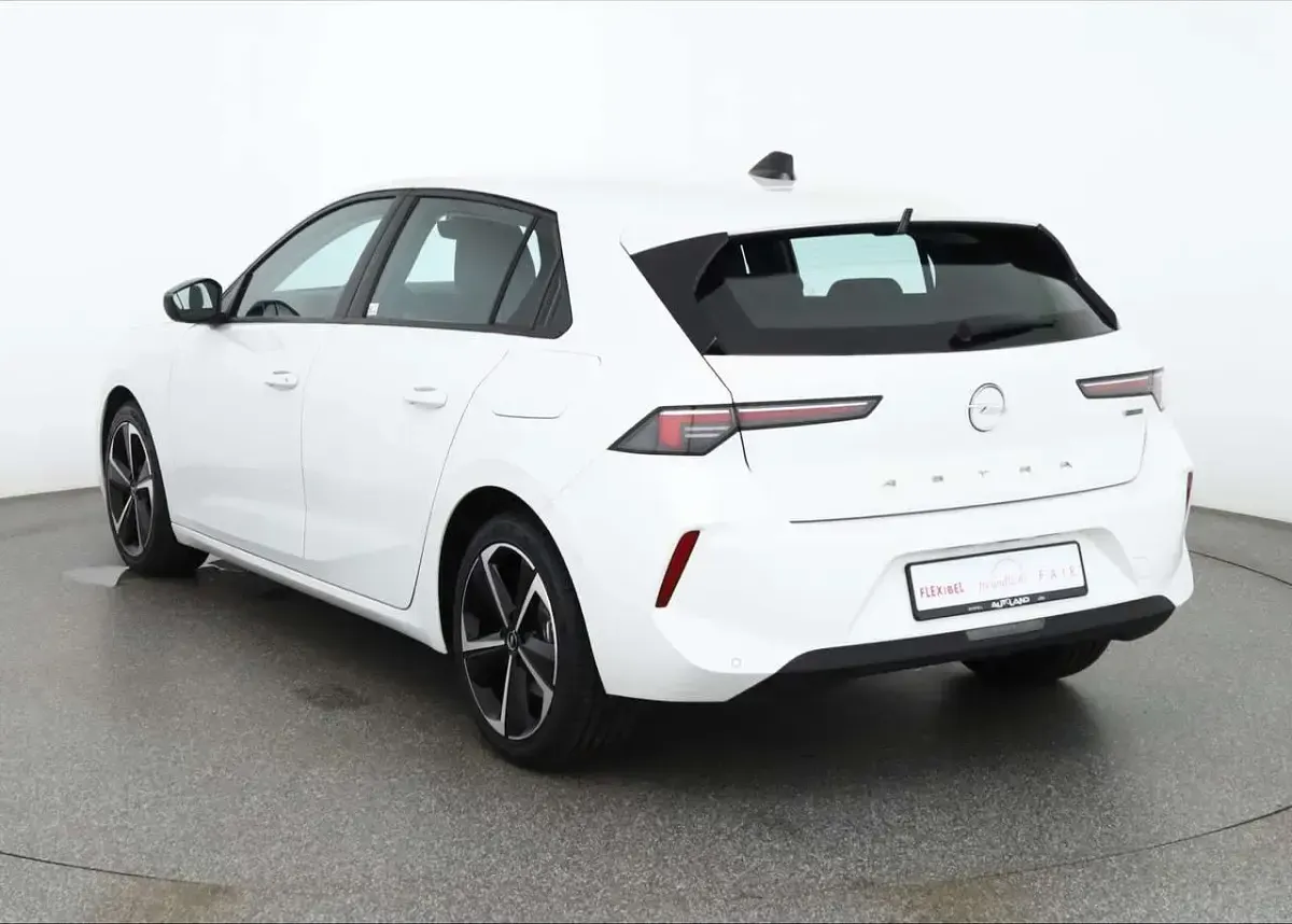 Gebraucht Opel Astra Edition 181 PS (133 kW) 2022 Weiß Kleinwagen