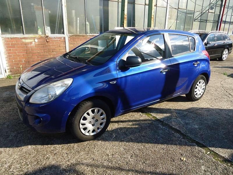 Sparkle blue Gebraucht 2010 Hyundai i20 Edition Kleinwagen | 850 € (Superpreis) - Bild 1/4