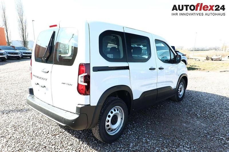 Neu Peugeot Rifter Active 102 PS (75 kW) 2025 Kaolin weiß uni Van / Kleinbus