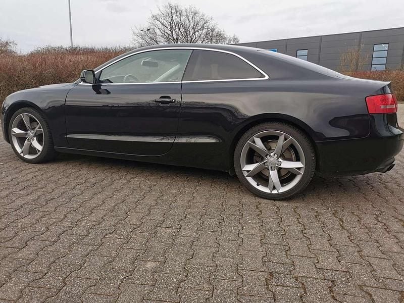Schwarz Gebraucht 2010 Audi A5 Coupé | 4.900 € (Superpreis) - Bild 1/4
