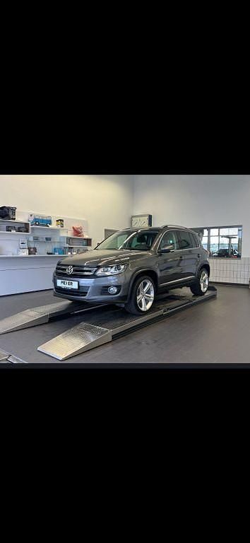 Grau Gebraucht 2013 VW Tiguan Sportline SUV | 14.800 € (Fairer Preis) - Bild 1/4