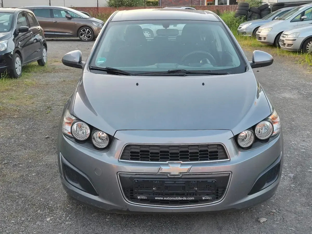 Gebraucht Chevrolet Aveo 75 PS (55 kW) 2013 Grau Kleinwagen