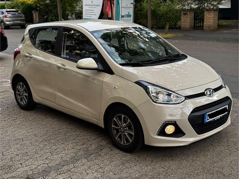 Beige Gebraucht 2015 Hyundai i10 Edition Kleinwagen | 6.150 € (Guter Preis) - Bild 1/4