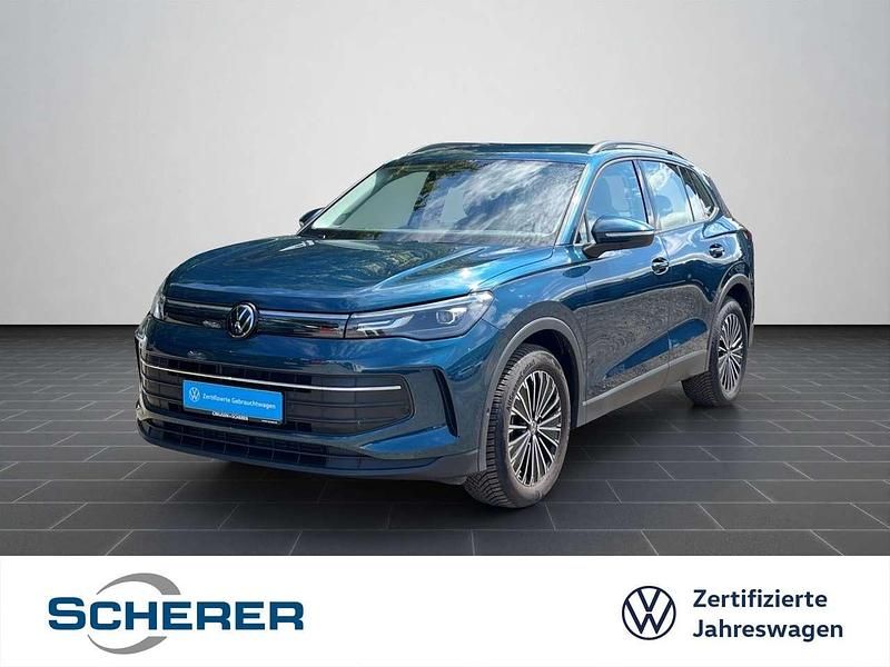 Blau Gebraucht 2024 VW Tiguan Life SUV | 31.900 € (Guter Preis) - Bild 1/4