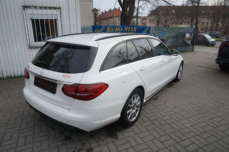 Gebraucht Mercedes C200 150 PS (110 kW) 2018 Weiß Limousine