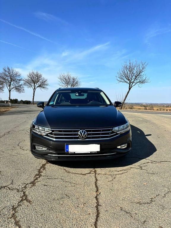 Gebraucht VW Passat Highline 150 PS (110 kW) 2022 Schwarz Kombi