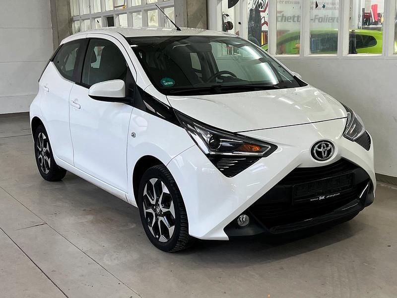 Weiß Gebraucht 2021 Toyota Aygo Kleinwagen | 12.500 € (Fairer Preis) - Bild 1/4