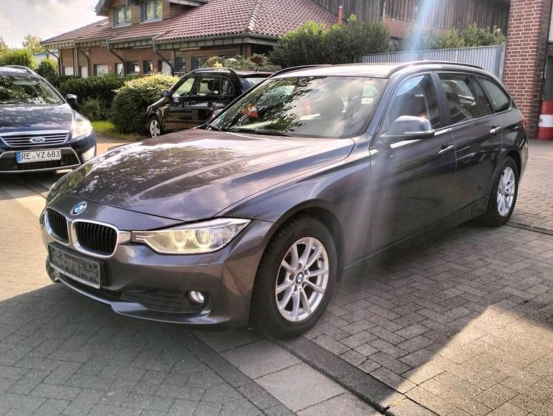 Gebraucht BMW 318 143 PS (105 kW) 2012 Grau Kombi