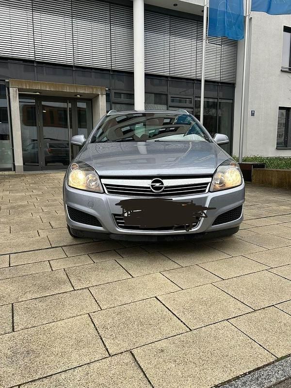 Gebraucht Opel Astra Edition 110 PS (80 kW) 2010 Grau Kombi