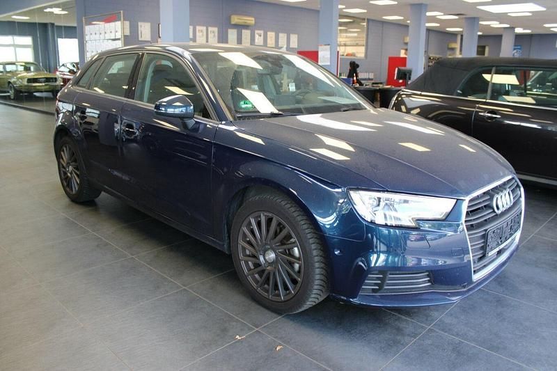 Kosmosblau metallic Gebraucht 2017 Audi A3 Sportback Kombi | 16.980 € (Guter Preis) - Bild 1/4