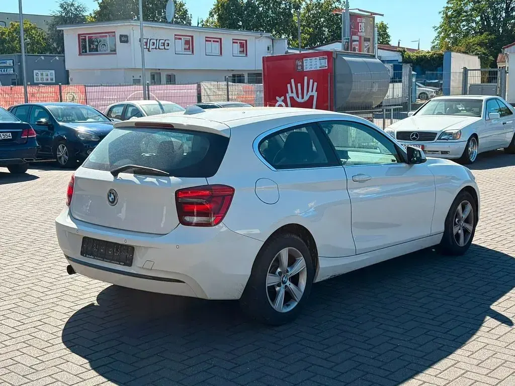 Gebraucht BMW 116 Sport Line 136 PS (100 kW) 2013 Weiß Kleinwagen