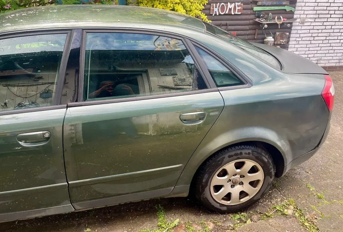 Używany Audi A4 101 KM (74 kW) 2001 Zielony Sedan/Limuzyna