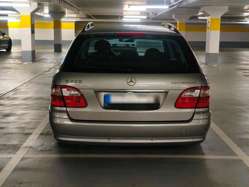 Gebraucht Mercedes E200 Avantgarde 163 PS (119 kW) 2003 Silber Kombi