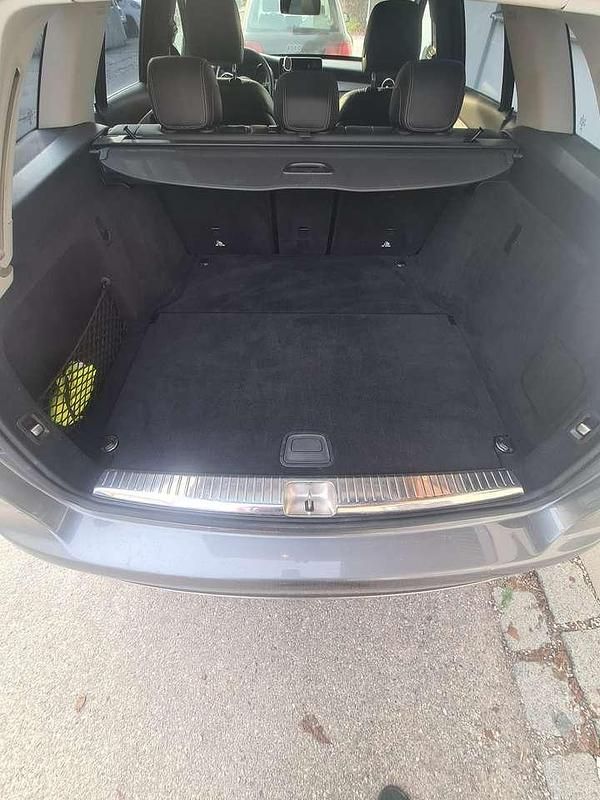 Gebraucht Mercedes C220 Avantgarde 194 PS (142 kW) 2019 Grau Kombi