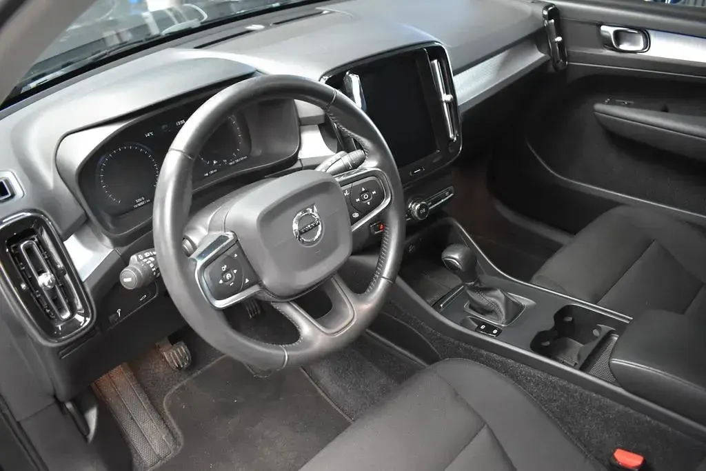 Gebraucht Volvo XC40 Momentum 163 PS (119 kW) 2020 Schwarz SUV