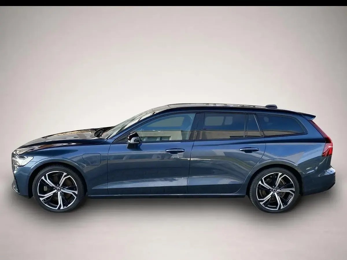 Gebraucht Volvo V60 Plus 455 PS (334 kW) 2022 Manufacturer Kombi