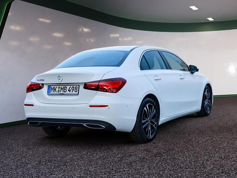 Gebraucht Mercedes A200 Advanced 163 PS (119 kW) 2026 Weiss / polarweiß Limousine