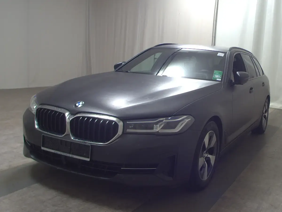 Gebraucht BMW 520 Performance 190 PS (139 kW) 2022 Weiss Kombi