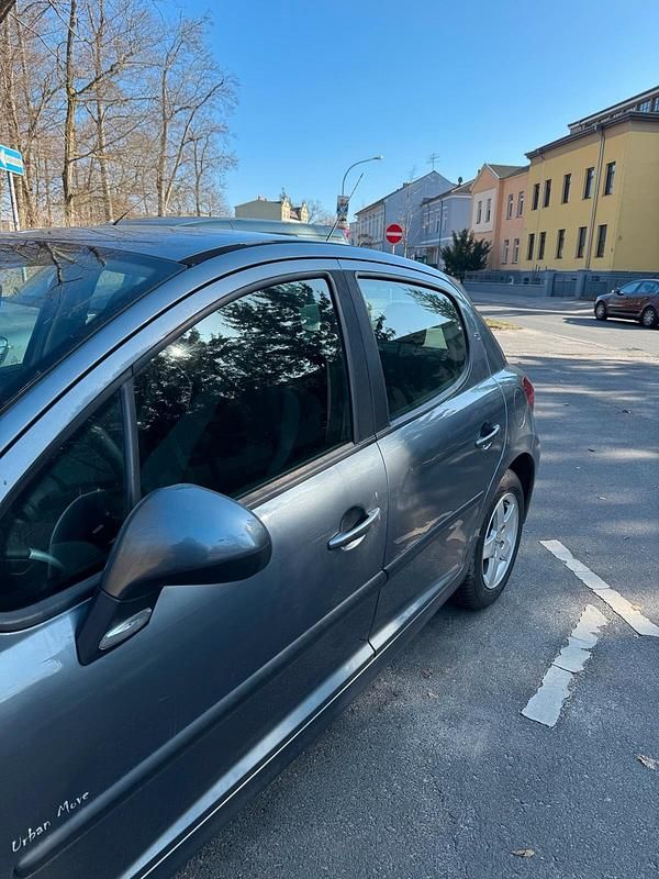 Gebraucht Peugeot 207 105 PS (77 kW) 2009 Grau Kleinwagen