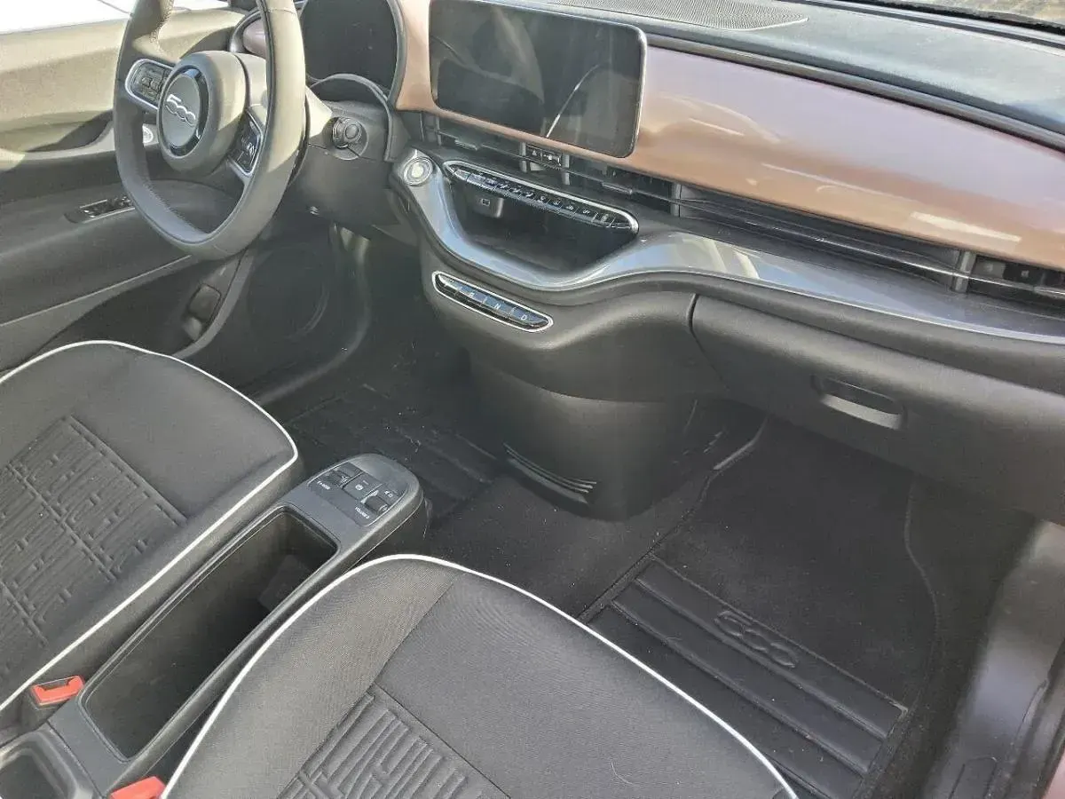 Gebraucht Fiat 500e 88 kW (120 PS) 2023 Rose gold Kleinwagen