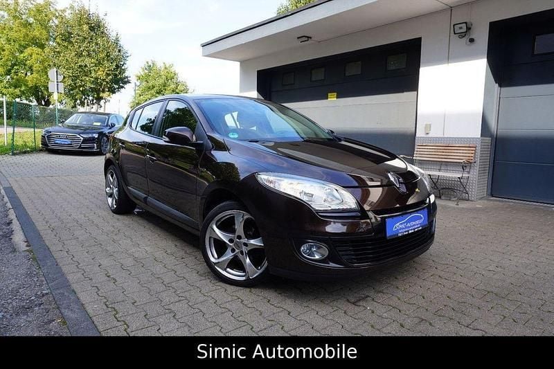 Braun Gebraucht 2012 Renault Mégane III Expression Limousine | 2.999 € (Guter Preis) - Bild 1/4