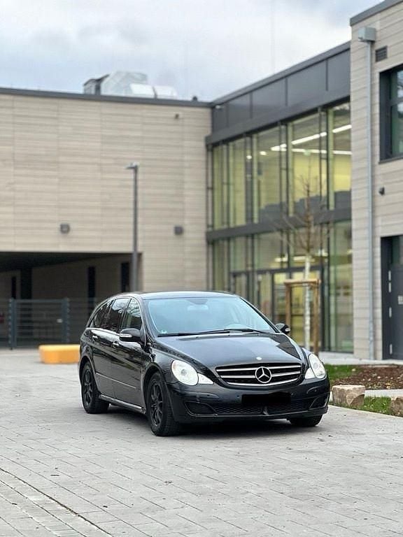 Schwarz Gebraucht 2006 Mercedes R320 Van / Kleinbus | 3.490 € (Superpreis) - Bild 1/4