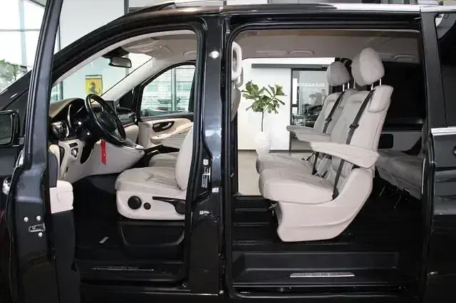 Gebraucht Mercedes V250 Avantgarde Edition 190 PS (139 kW) 2020 Graphitgrau metallic Van / Kleinbus