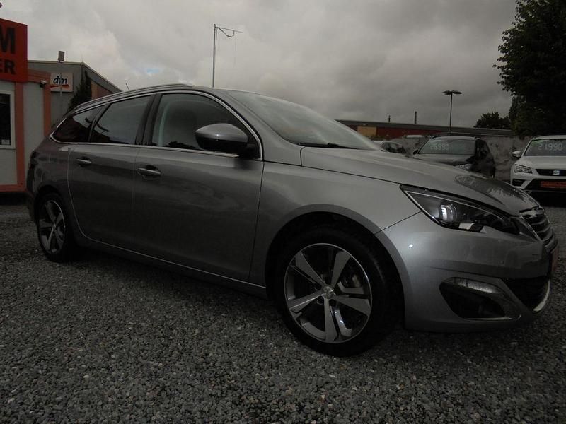 Gebraucht Peugeot 308 Allure 131 PS (96 kW) 2015 Grau Kombi
