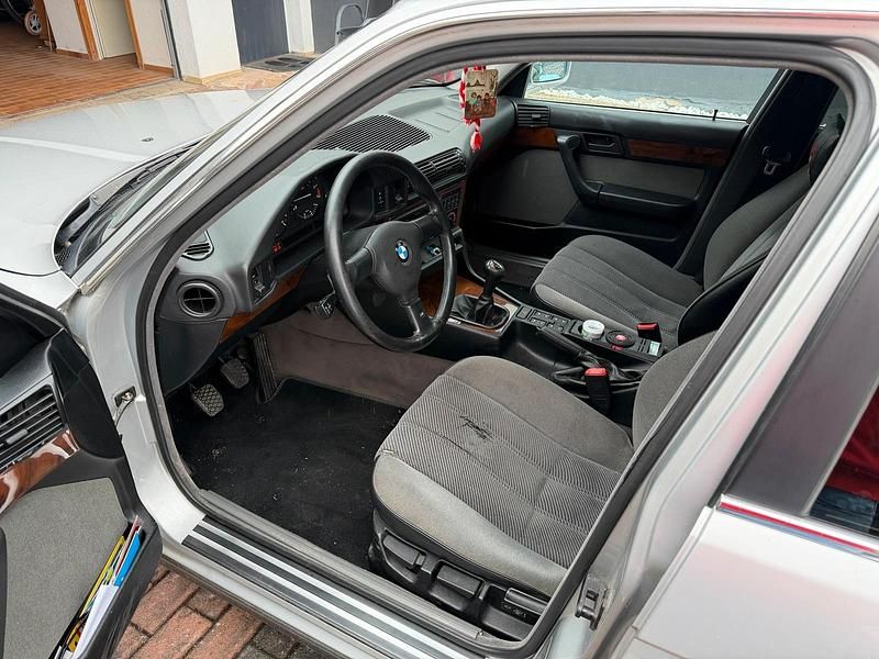 Gebraucht BMW 525 170 PS (125 kW) 1990 Silber Limousine