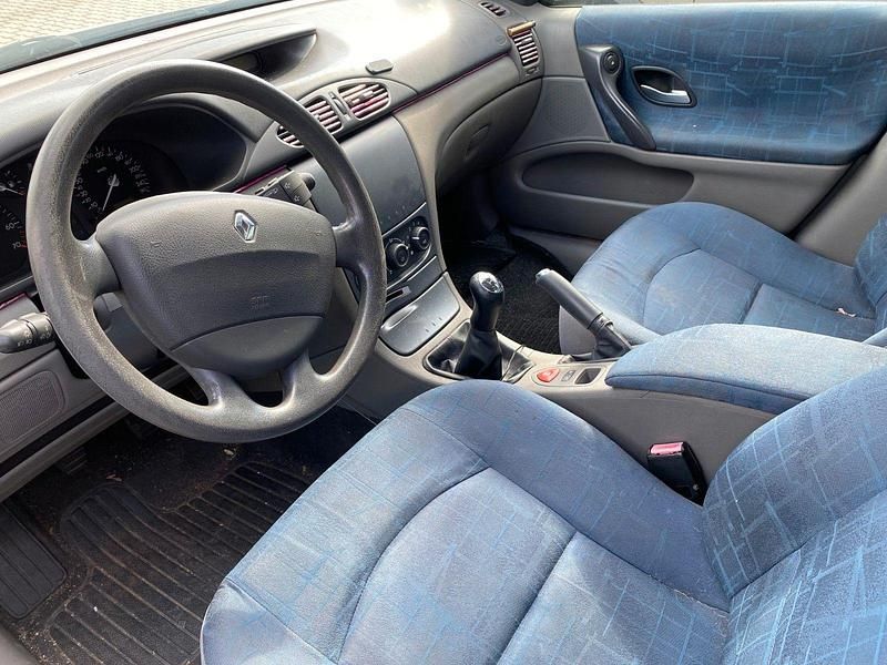Gebraucht Renault Laguna II 107 PS (78 kW) 2003 Grau Limousine