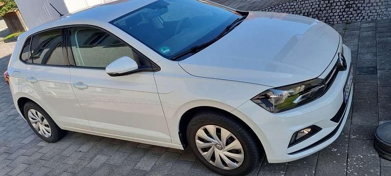 Weiß Gebraucht 2019 VW Polo Comfortline Limousine | 12.500 € (Fairer Preis) - Bild 1/4