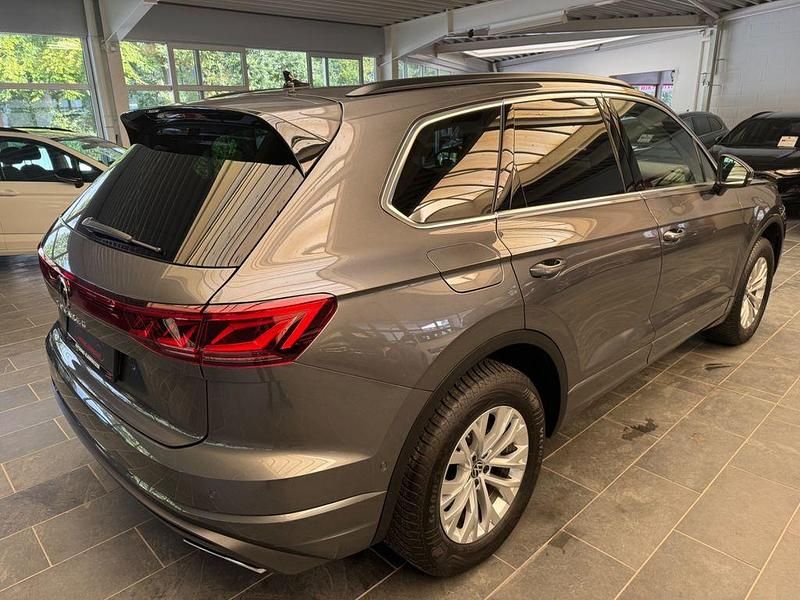 Gebraucht VW Touareg Elegance 231 PS (169 kW) 2025 Grau SUV