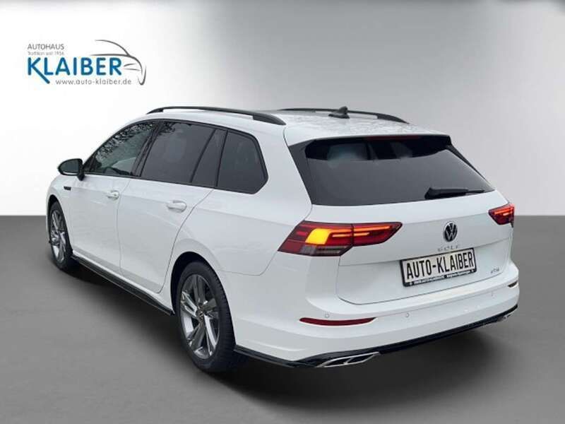 Gebraucht VW Golf VIII R-line 150 PS (110 kW) 2023 Pure white (metallic) Kombi
