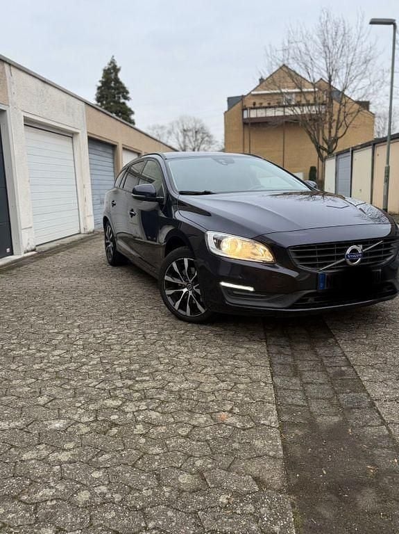 Gebraucht Volvo V60 Kinetic 120 PS (88 kW) 2017 Blau Kombi