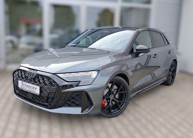 Grau Gebraucht 2025 Audi RS3 Sport Limousine | 70.990 € (Teuer) - Bild 1/4