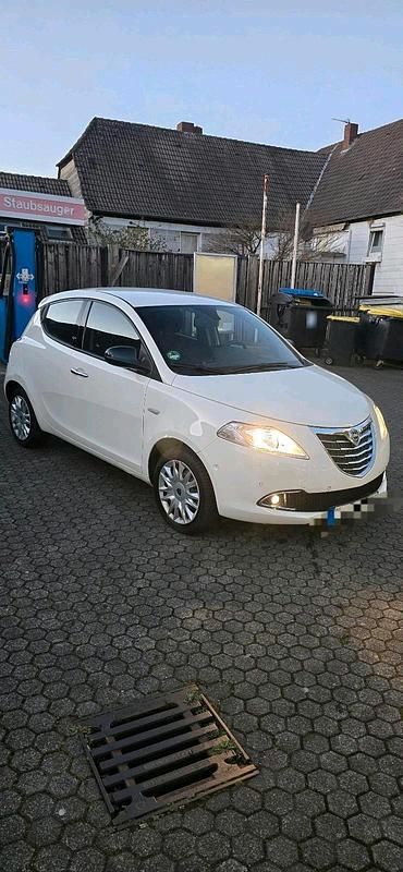 Second-hand Lancia Ypsilon 85 CP (62 kW) 2011 Alb Hatchback