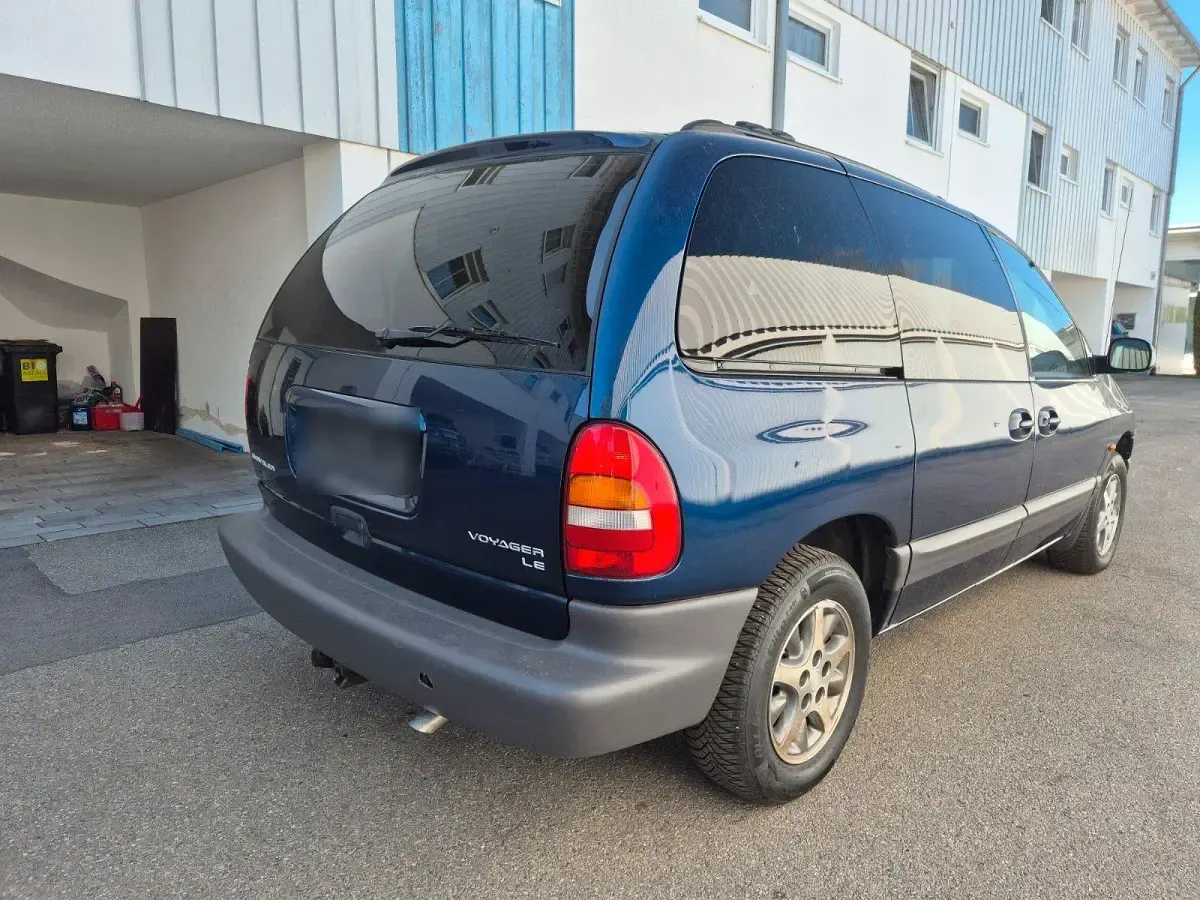 Gebraucht Chrysler Voyager 158 PS (116 kW) 2000 Blau Van / Kleinbus