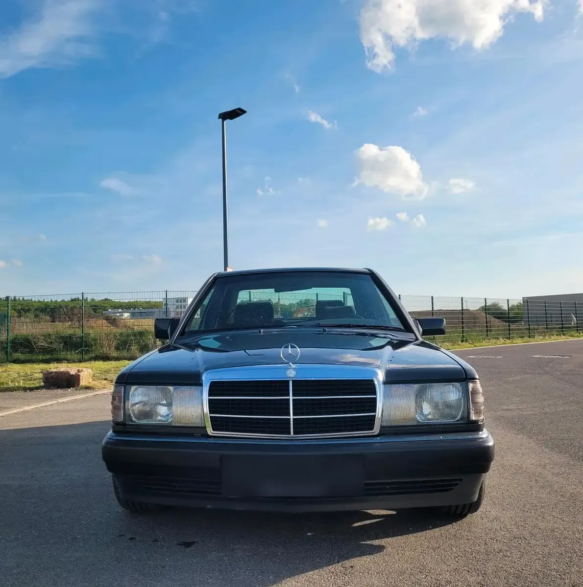 Gebraucht Mercedes 190 125 PS (91 kW) 1992 Schwarz Limousine