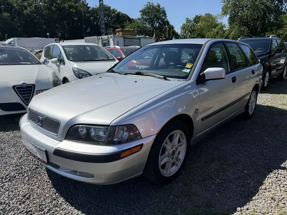 Gebraucht Volvo V40 122 PS (89 kW) 2001 Silber Kombi