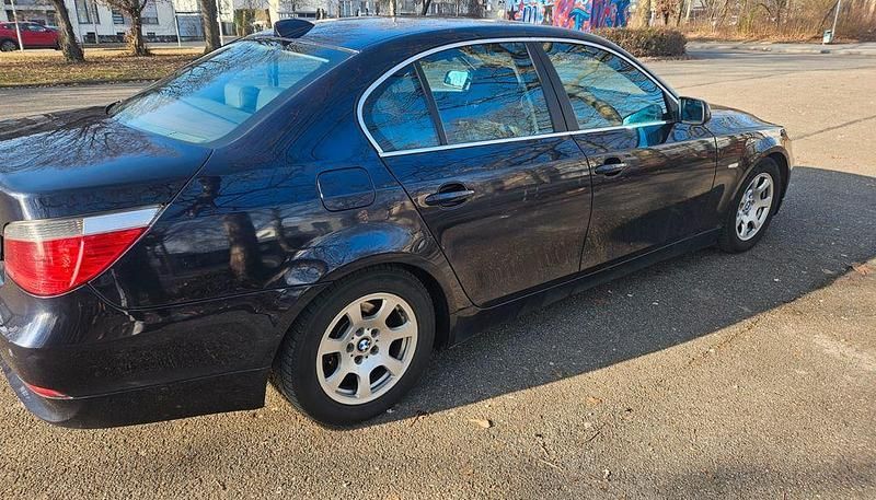 Gebraucht BMW 520 170 PS (125 kW) 2004 Blau Limousine