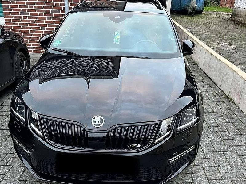 Schwarz Gebraucht 2020 Skoda Octavia Kombi | 28.880 € (Fairer Preis) - Bild 1/4