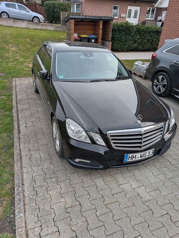 Gebraucht Mercedes E200 Avantgarde 184 PS (135 kW) 2010 Schwarz Limousine