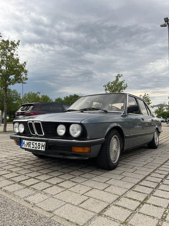 Blau Gebraucht 1984 BMW 518 Limousine | 7.700 € - Bild 1/4