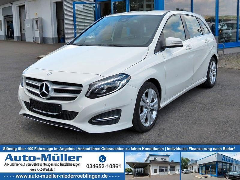 Weiß Gebraucht 2015 Mercedes B200 Urban Van / Kleinbus | 10.990 € (Fairer Preis) - Bild 1/4