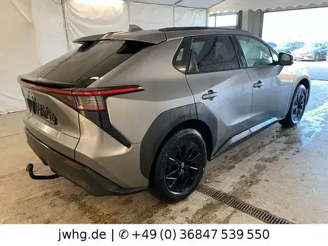 Gebraucht Toyota bZ4X 150 kW (204 PS) 2023 Precious metal (metallic) SUV
