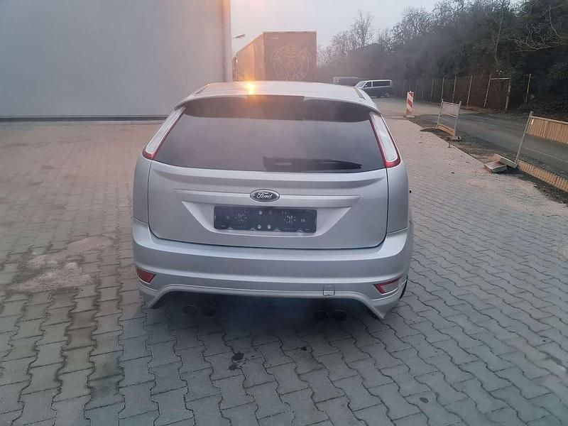 Gebraucht Ford Focus Ambiente 136 PS (100 kW) 2008 Silber Kleinwagen