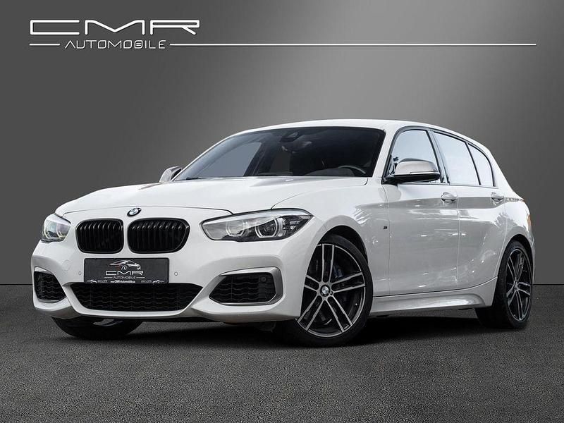 Weiß Gebraucht 2019 BMW M140 M Sport Limousine | 31.890 € (Fairer Preis) - Bild 1/4