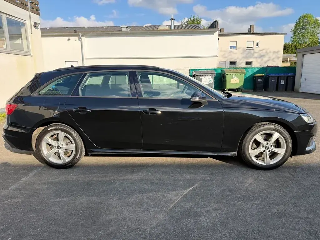 Gebraucht Audi A4 Advanced 163 PS (119 kW) 2023 Schwarz Kombi
