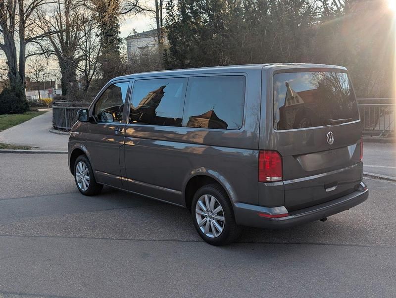 Gebraucht VW Multivan 150 PS (110 kW) 2021 Grau Van